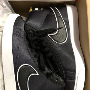 WOMENS BLACK AND YELLOW NIKE SATIN BLAZERS 6.5